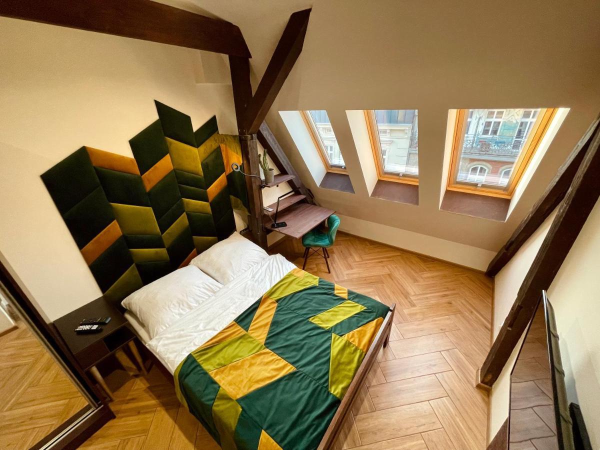 Apartment Long Attic *